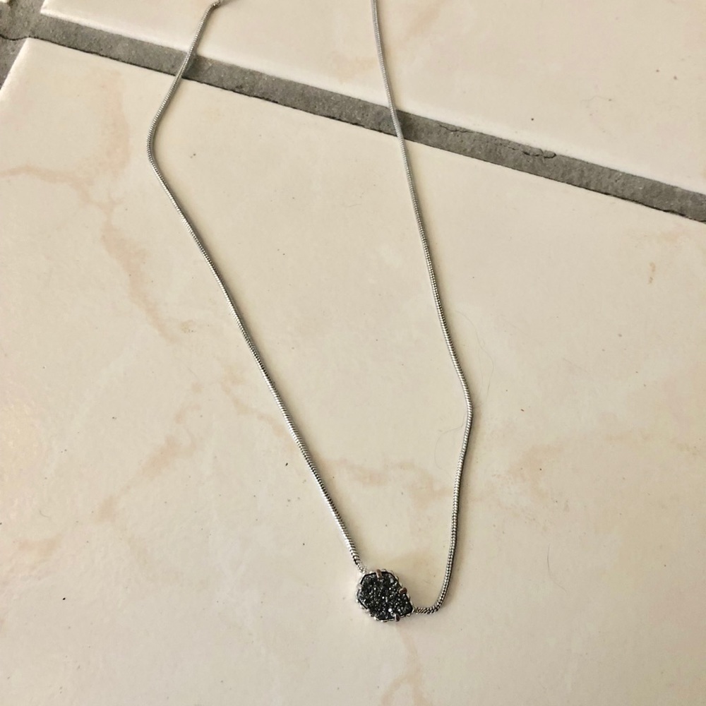 Kendra Scott necklace